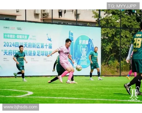 办公室里的彩足球明星们如何在职场中展现运动精神与团队合作魅力