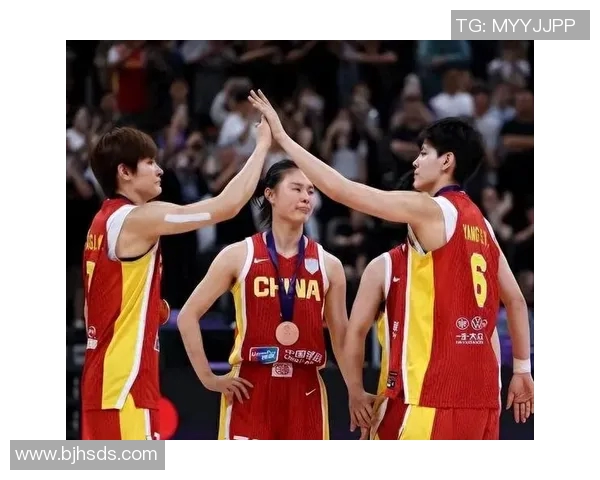 中华台北女篮与中国女篮激战正酣争夺亚洲篮球赛荣誉之巅